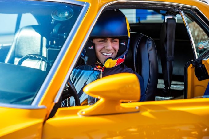 Max Verstappen Arvid Lindblad ‘F1 Drivers Race 100 Years of Cars’ foto Red Bull Content Pool 16