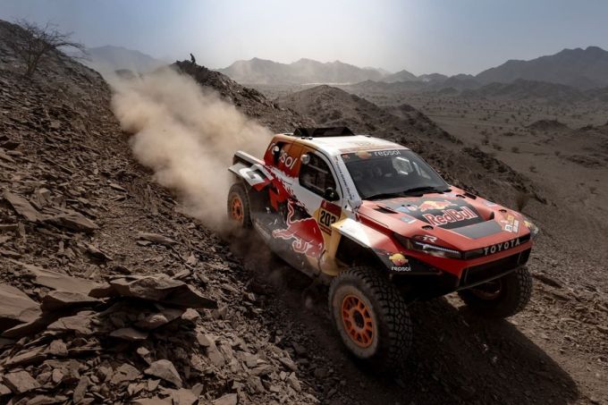 Dakar Rally 2026 Stage 2 TOYOTA GAZOO Racing W2RC DKR GR Hilux Foto: newsroom.toyota.eu 16
