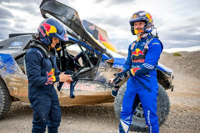 Isack Hadjar Red Bull F1 debuut en de Dakar Ford Raptor T1+ Foto 5