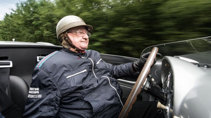 Porsche rouwt om zijn overleden legende Hans Herrmann
