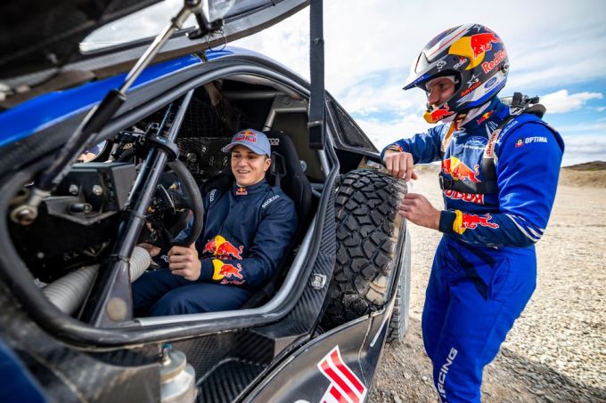 nIsack Hadjar Red Bull F1 debuut en de Dakar Ford Raptor T1+ Foto 7