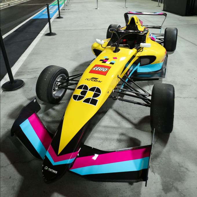 Esmee Kosterman en MP Motorsport voor LEGO