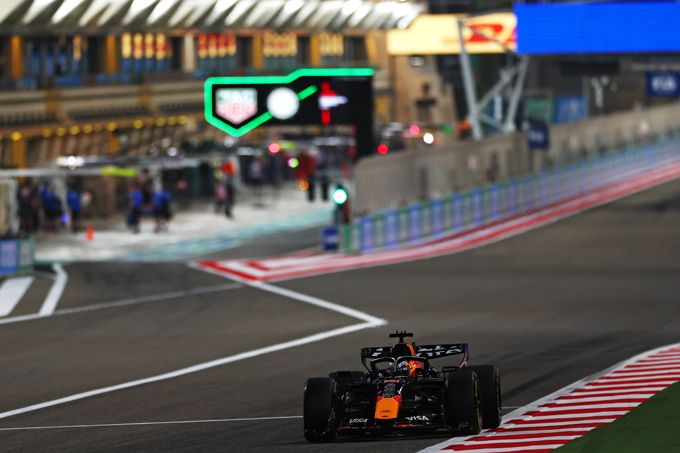 Max Verstappen test RB22