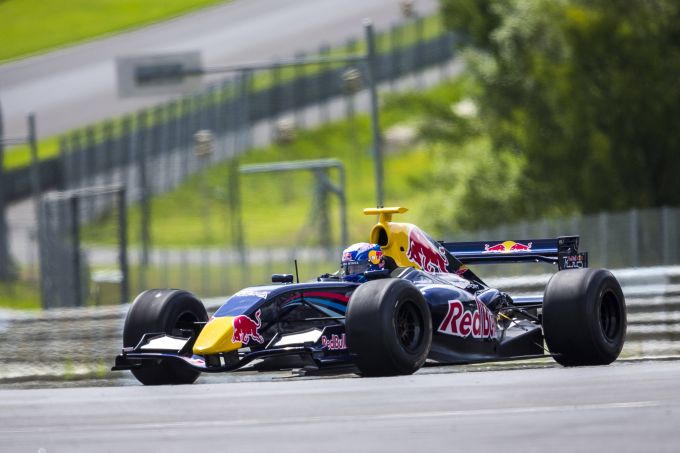 Lindsey Vonn Formula-car Red Bull