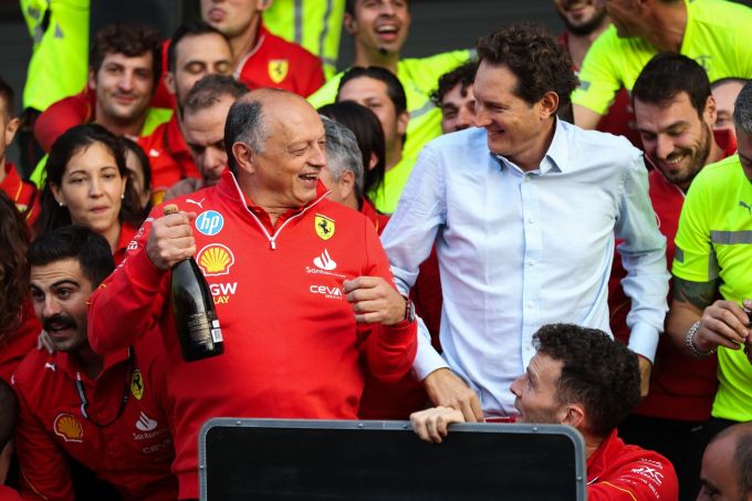 Fred Vasseur en John Elkann F1 Ferrari