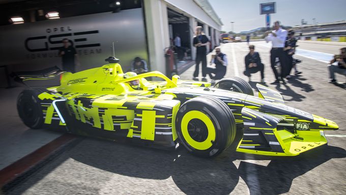 Opel debuteert met GEN4-raceauto Sophia Flörsch in de GSE 27FE met meer dan 800 PK