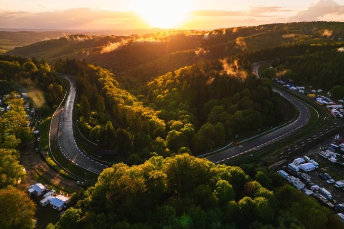 ADAC RAVENOL 24h Nürburgring 2026 bandenoorlog Falken Dunlop Pirelli Toyo Yokohama Michelin foto 1