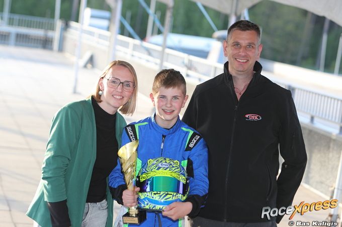 Zo vader zo zoon: Senne in de voetsporen van zijn vader en Belcar Clubsport kampioen Yme van der Aa