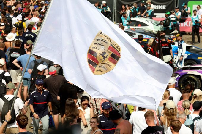 CrowdStrike 24 Hours of Spa 2026 Porsche vlag