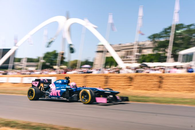 ALPINE A110 Future viert première op Goodwood FOS