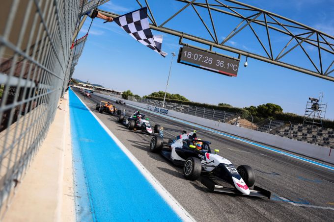 Kenzo Craigie neemt leiding in E4 Championship over na twee overwinningen op Paul Ricard