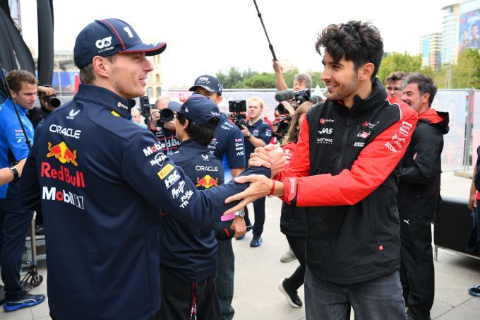 F1-collega over Max Verstappen: hij blijft, terwijl ideale V8-motor ook dichterbij lijkt te komen