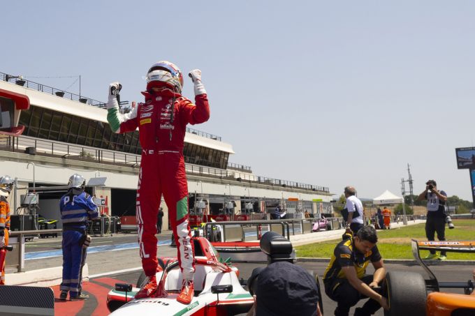 Nakamura-Berta pakt de leiding in het kampioenschap na dominant weekend op Paul Ricard