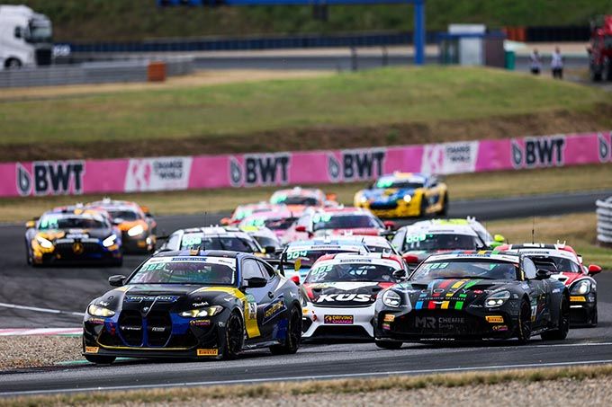 ADAC GT4 Startveld