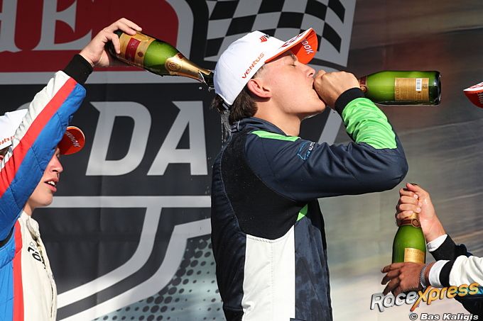 Champagnedouche voor Christiaan de Kleijn