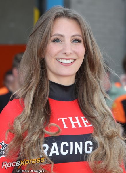 babe on the startinggrid Keep smiling