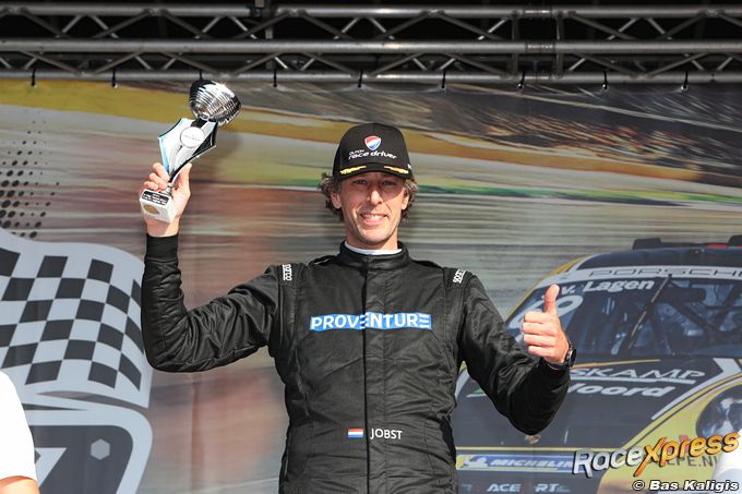 Autocoureur Mark Jobst wint tijdens The Racing Days op Circuit Assen