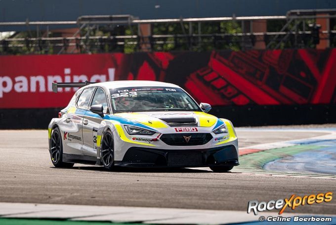 Priscilla Speelman en Teunis van der Grift TCR Cupra